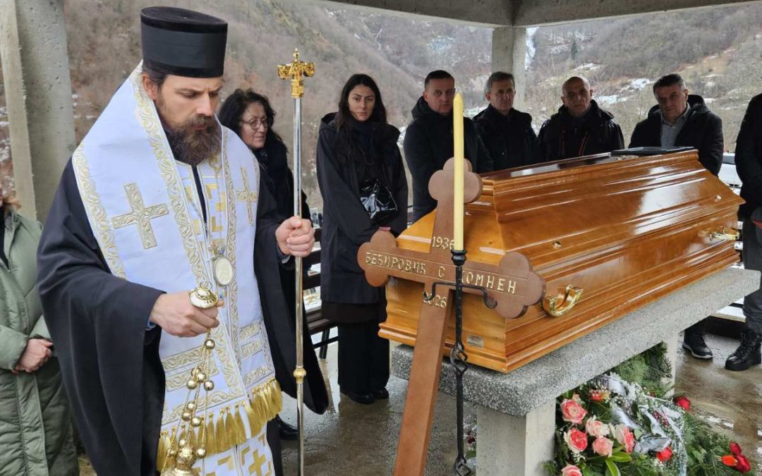 Сахрањен велики српски књижевник Комнен Бећировић