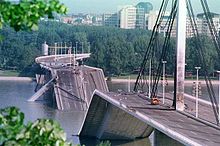 220px Нато авијација срушила Мост слободе на Дунаву у Новом Саду