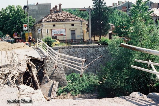 оштећен Камени мост