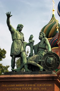 споменик Мињину и Пожарском